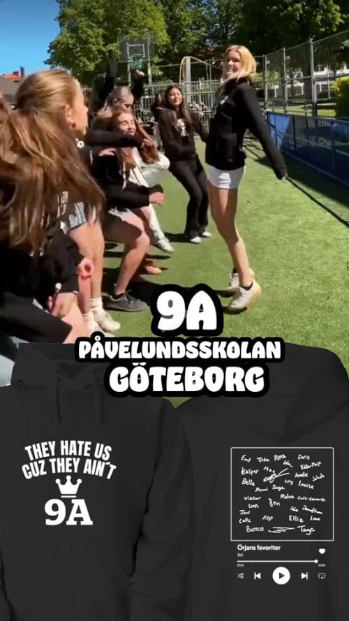Klass med svarta klasströjor